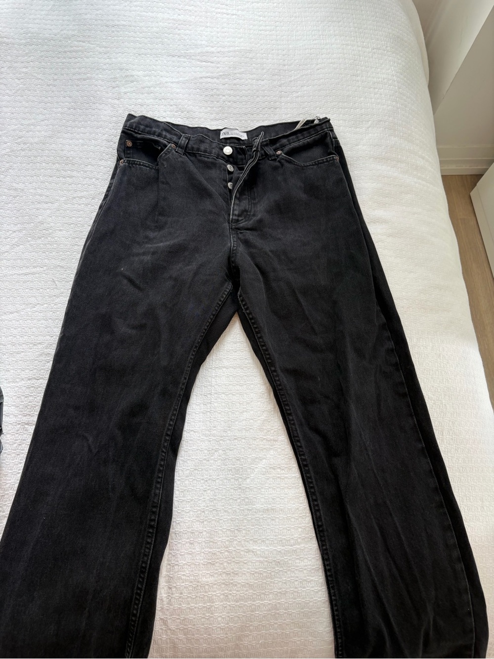 Black women’s Zara Button-Fly Jeans